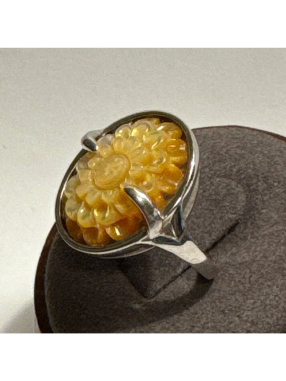 Sterling Silver 925 Carved Mother of Pearl Rhodium Flower Ring Size 7.75 - Picture 3 of 15